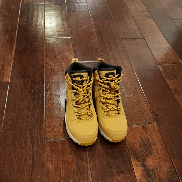 Women's Nike Manoa Leather Boots - Picture 13 of 15